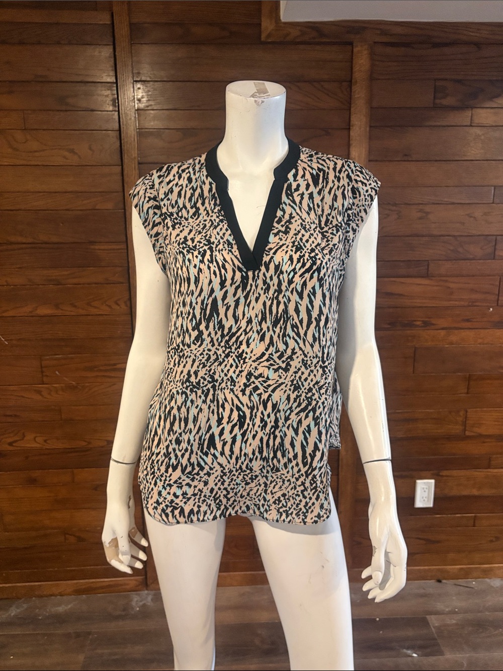 Suzy Shier Beige, Black and Teal Sleeveless V-Neck Printed Blouse